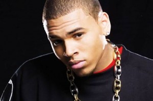Chris Brown continúa en prisión tras declaraciones de Hollosy
