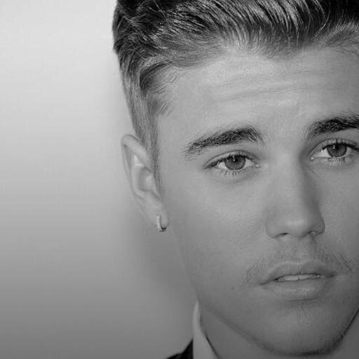 Cantante Justin Bieber anuncia que se rompió el tímpano