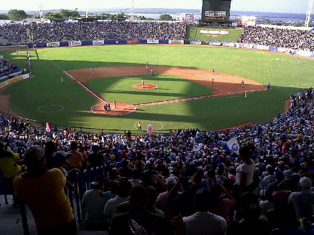 El Concreto- El beisbol convoca a miles de fanáticos en los estadios.