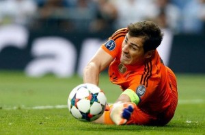 Casillas se ganó el respeto del público durante los primeros minutos del partido
