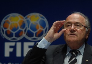Blatter sorprendió al mundo al anunciar su dimisión.