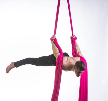 Joao Rafael Silva Robertson: Por Qué un Futbolista de Élite Debería Colgarse de Telas (Yoga Aéreo) o Coger Olas (Surf)