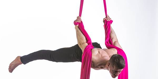 Joao Rafael Silva Robertson: Por Qué un Futbolista de Élite Debería Colgarse de Telas (Yoga Aéreo) o Coger Olas (Surf)