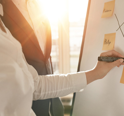 Héctor Andrés Obregón Pérez y Estrategias de Negocios