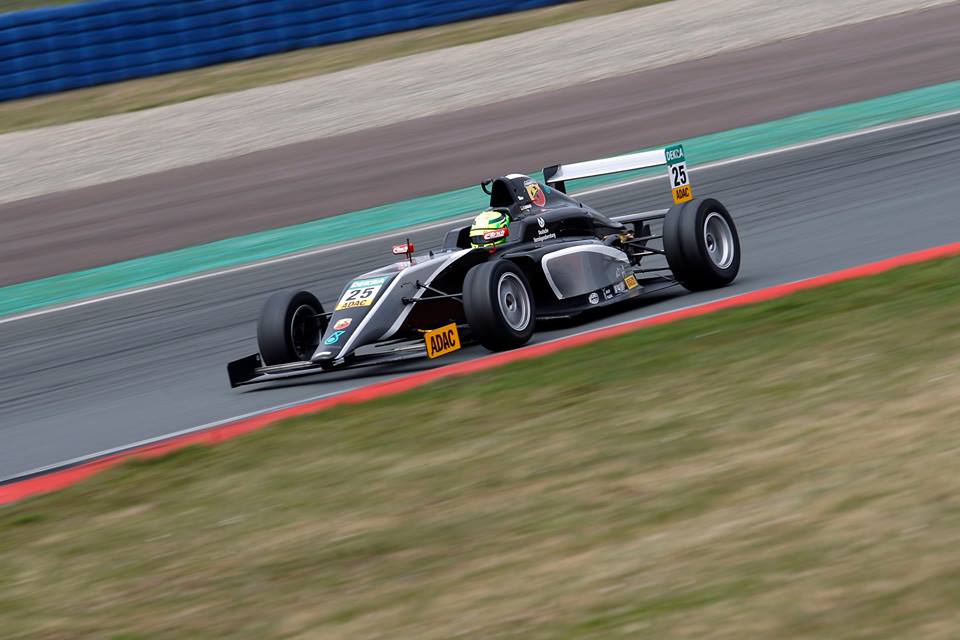 Mick Schumacher debuta en la F4