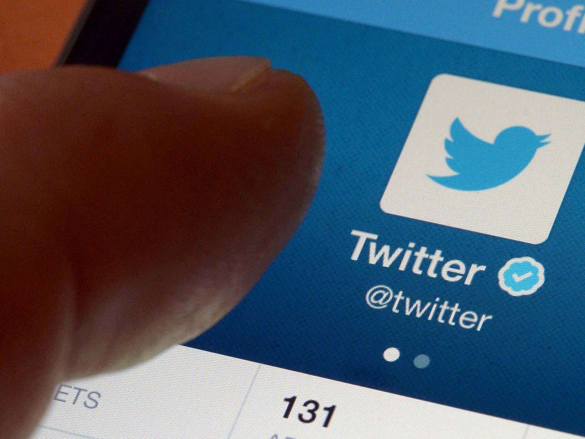 Twitter prueba función que esconde mensajes considerados ofensivos