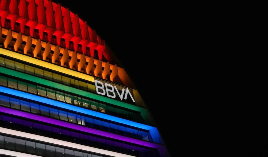 BBVA homenajea en Madrid a la diversidad LGTBI