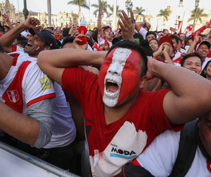 Perú recibe con un carnaval a su selección