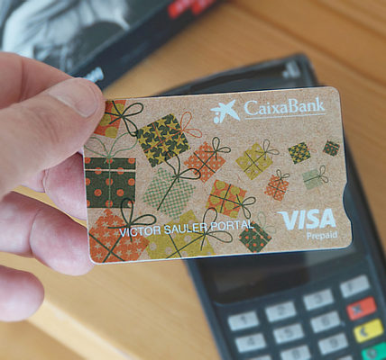 CaixaBank lanzará sus primeras tarjetas biodegradables