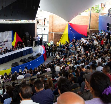 217.154 migrantes venezolanos se inscribieron para votar en las primarias opositoras