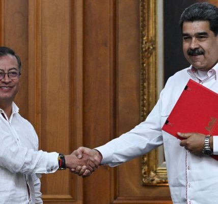 Petro aboga por la reintegración de Venezuela a los grupos regionales