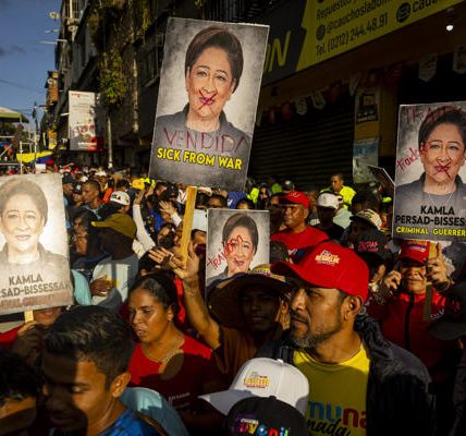marcha en contra de Kamla Persad-Bissessar
