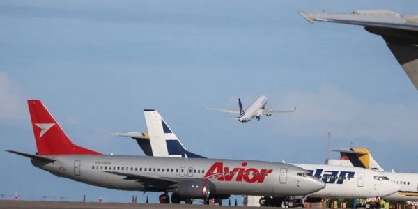 Aerolíneas venezolanas rescatarán pasajeros varados aumentando sus vuelos