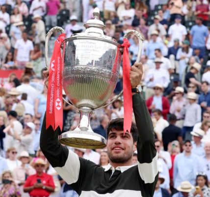 Alcaraz logró hacer el doblete Queen's-Roland Garros