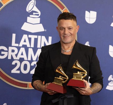 Alejandro Sanz prepara musical y estrena disco "con ilusión recuperada"