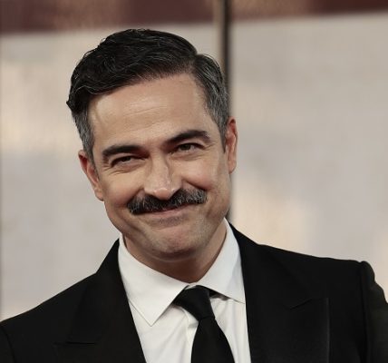 Alfonso Herrera protagoniza la adaptación de ‘La casa de los espíritus’