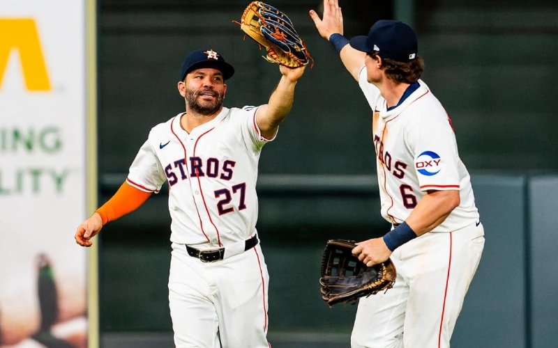 Altuve subió al podio de peloteros de los Astros con más juegos