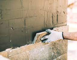 Aprende cómo pegar piedra laja y decora tus paredes con estas ideas