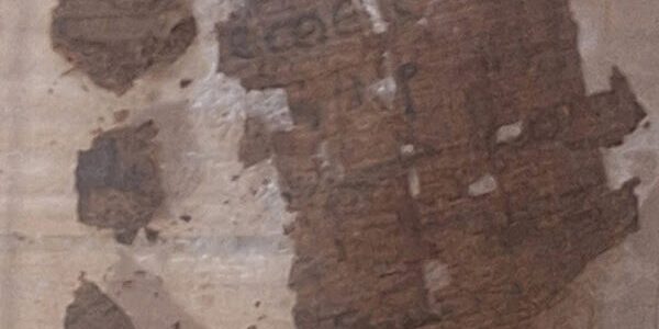 Arqueólogos españoles identifican un papiro de la Ilíada en una tumba egipcia