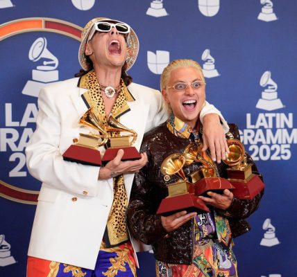 CA7RIEL & Paco Amoroso lanzarán su álbum "Top of the Hills" el #19Dic