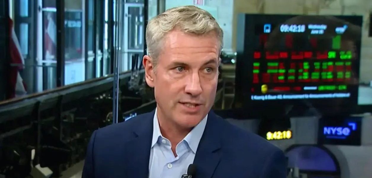 CEO de Astronomer renuncia tras ser sorprendido en concierto de Coldplay