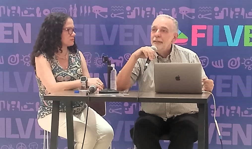 Carlos Quintana y Kitzalet presentaron "Reflexiones para el andar corporativo" en la FILVEN 2025
