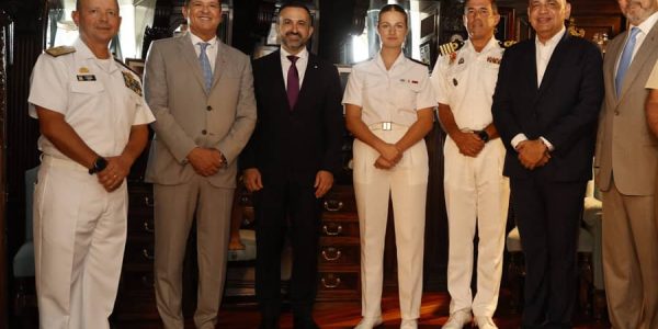 Carlos Vives acude a un almuerzo con la princesa Leonor
