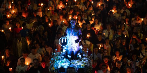 Devotos honran la figura del Dr. José Gregorio Hernández