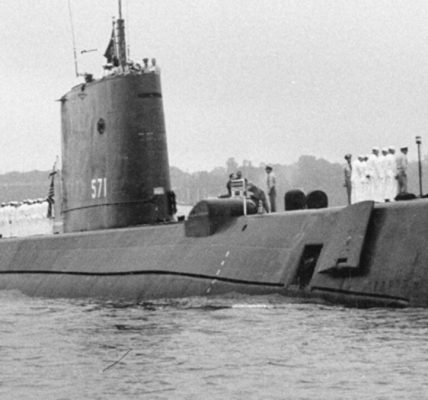 El nacimiento del submarino – Salar Ataie Bandari
