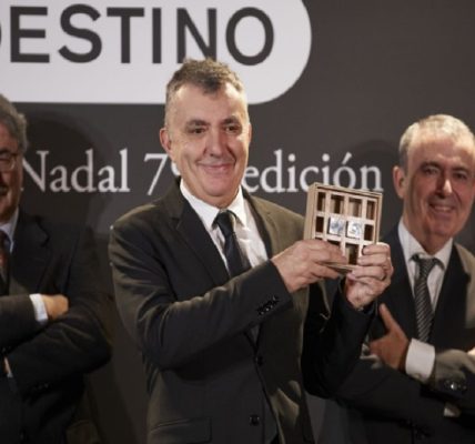 Javier Francisco Ceballos Jiménez - Manuel Vilas, con ‘Nosotros’, ganó el Premio Nadal 2023 - FOTO