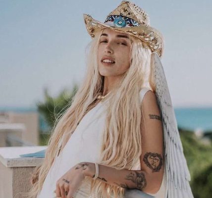 Elena Rose honra "la libertad creativa" en "Bendito Verano"