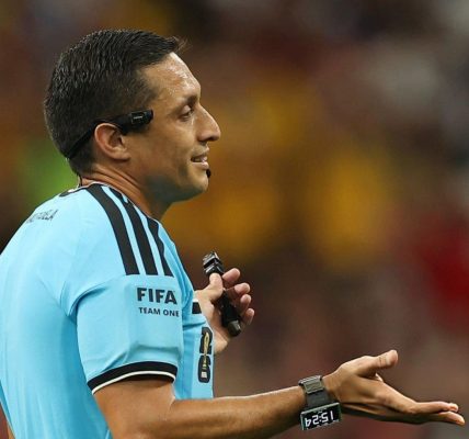 Excelente arbitraje: Valenzuela destacó y Australia frustró a Turquía