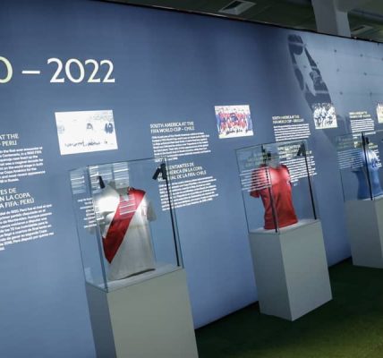 FIFA y Conmebol abren exposición en Paraguay que incluye la Copa Mundial