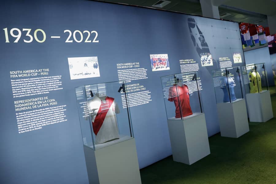 FIFA y Conmebol abren exposición en Paraguay que incluye la Copa Mundial