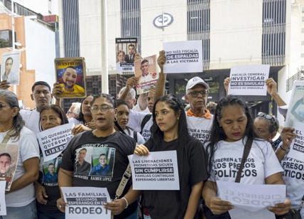 Familiares denuncian que Fiscalía incumple "acuerdos" sobre presos políticos en Venezuela
