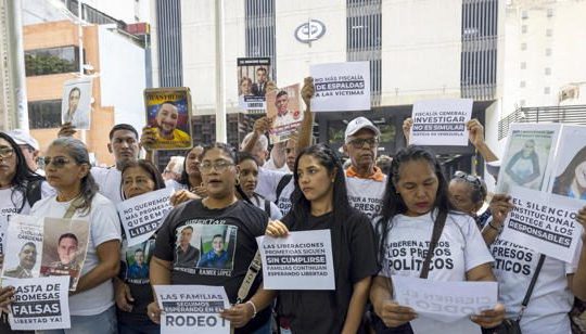 Familiares denuncian que Fiscalía incumple "acuerdos" sobre presos políticos en Venezuela