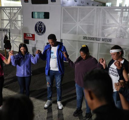 Familias de presos políticos en la Zona 7