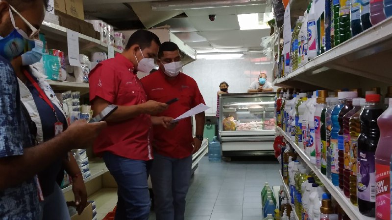 SUNDDE realiza fiscalización y cierra cinco supermercados