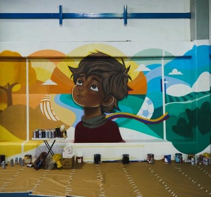 Fundación Traki celebró 5 años de ‘Martes Solidario’ con un mural comunitario en Chacao - FOTO