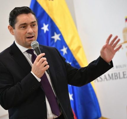 La “embajada” de la oposición de Venezuela suspende operaciones en Washington
