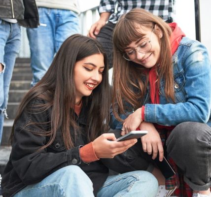 Guía: Cómo se detecta y elimina una apps espía en el celular de tus hijos