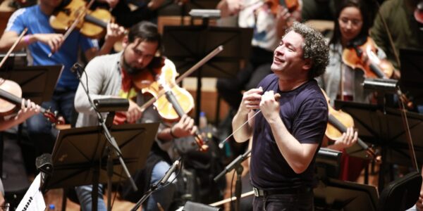 Gustavo Dudamel dirigirá la Filarmónica de Los Ángeles en Teatro Mayor de Bogotá