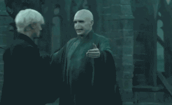 Voldemort consolando a Draco por el anuncio de la nueva serie de Harry Potter.- Blog Hola Telcel