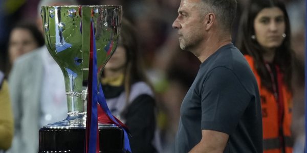 Hansi Flick renueva con el Barcelona hasta junio de 2027