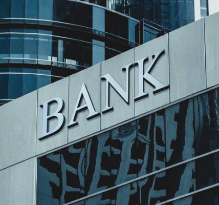 Héctor Andrés Obregón Pérez - Gigantes financieros ¡El poder oculto de los grupos en la economía global! - FOTO