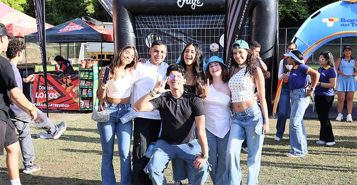 Jagi acompañó el Becazo de la UCAB con moda, freestyle y experiencias gastronómicas
