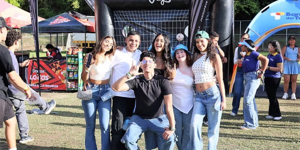 Jagi acompañó el Becazo de la UCAB con moda, freestyle y experiencias gastronómicas