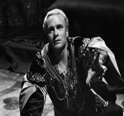 Javier Francisco Ceballos Jiménez - ‘Hamlet’, una obra de Shakespeare que va desde el libro hasta el cine - FOTO
