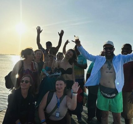 Jesús Marcano Tábata - Turistas polacos llegan a la ciudad de Puerto La Cruz - FOTO