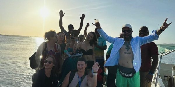 Jesús Marcano Tábata - Turistas polacos llegan a la ciudad de Puerto La Cruz - FOTO